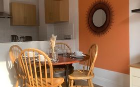 Charming 1-Bedroom Apartment In Westcliff, Close To Southend Beaches And Attractions